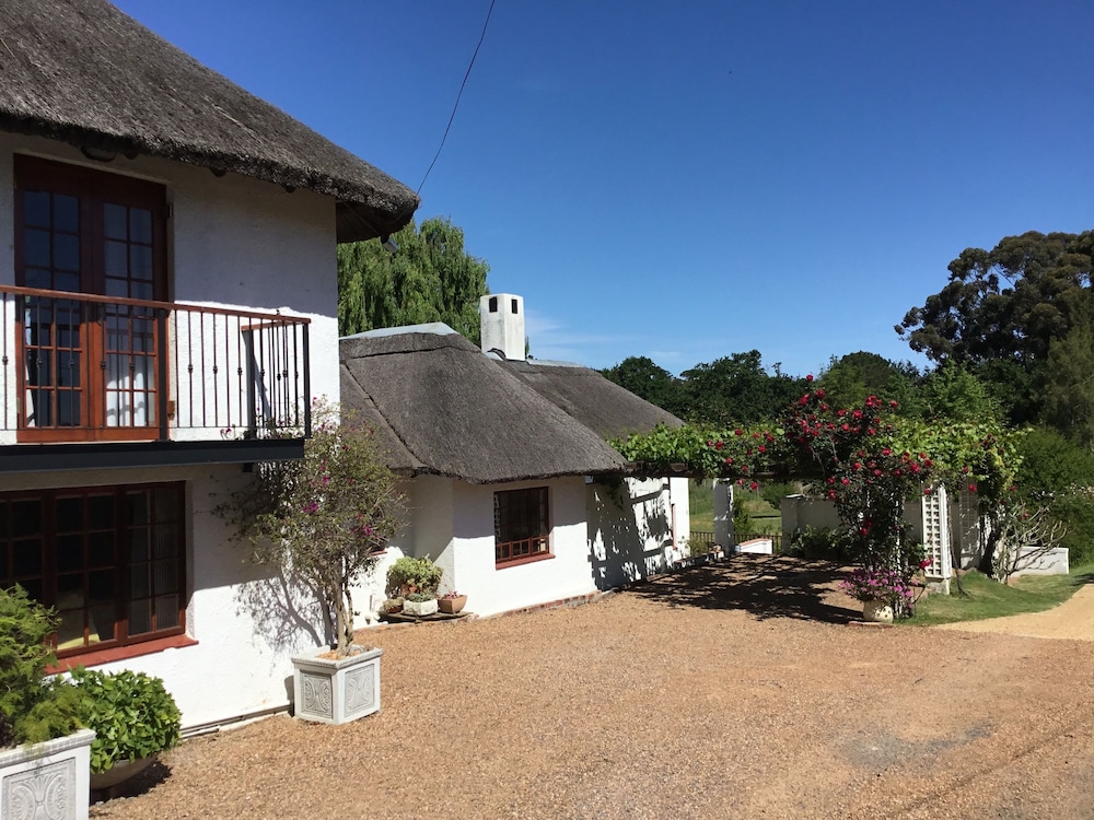 Acara Guest Cottages