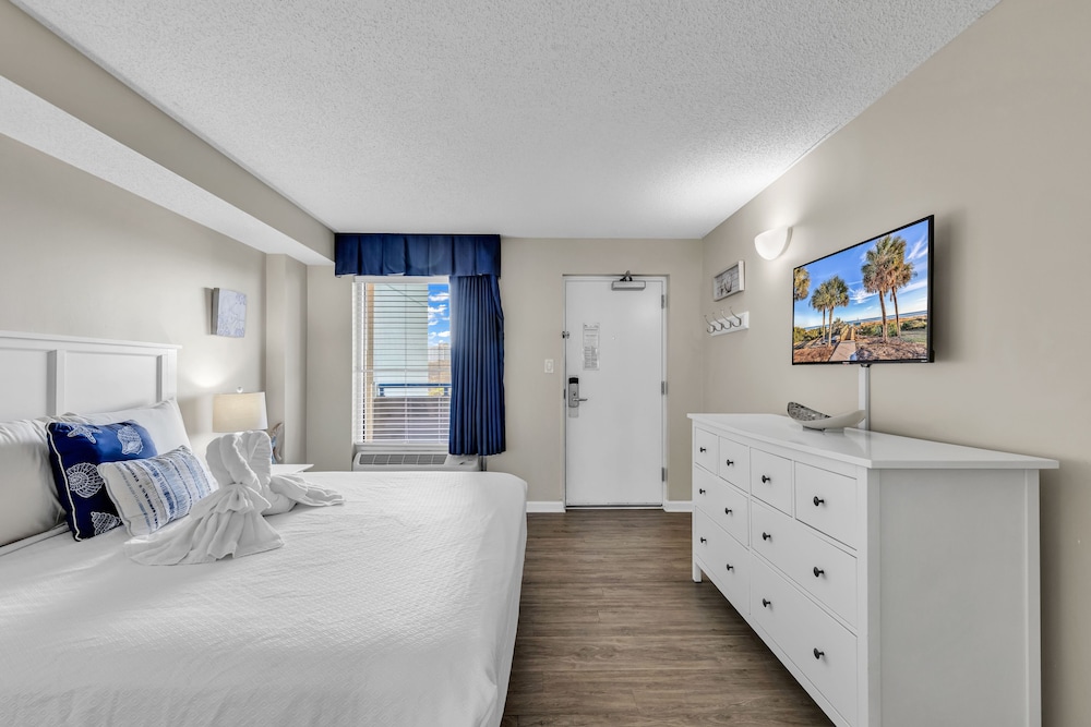 Boardwalk Resort by Hosteeva