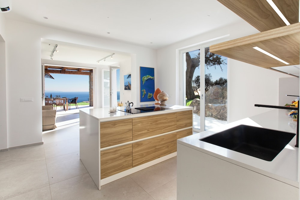 Design Villa With Infinity Pool & Li Galli View