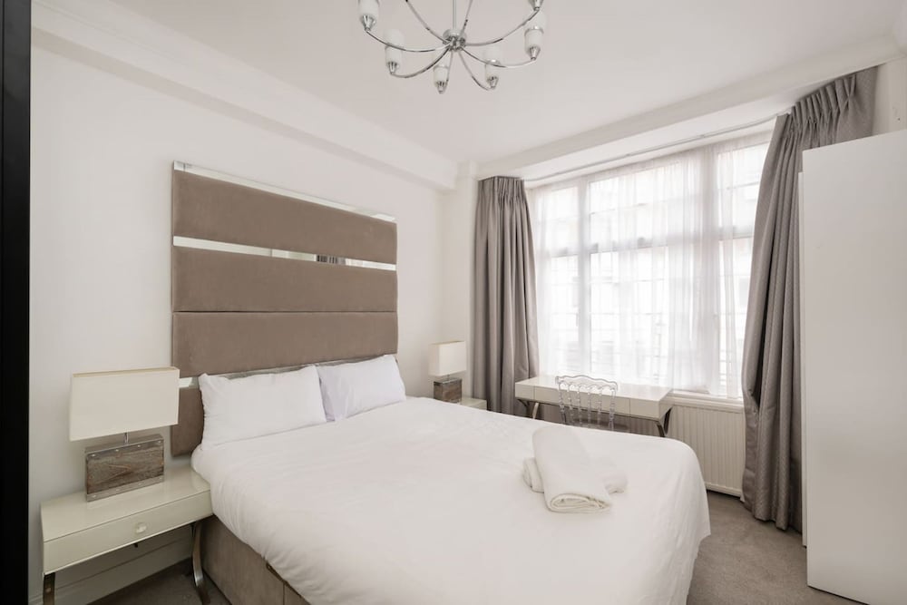 Luxury 3-bed Marylebone Home Security Elevator