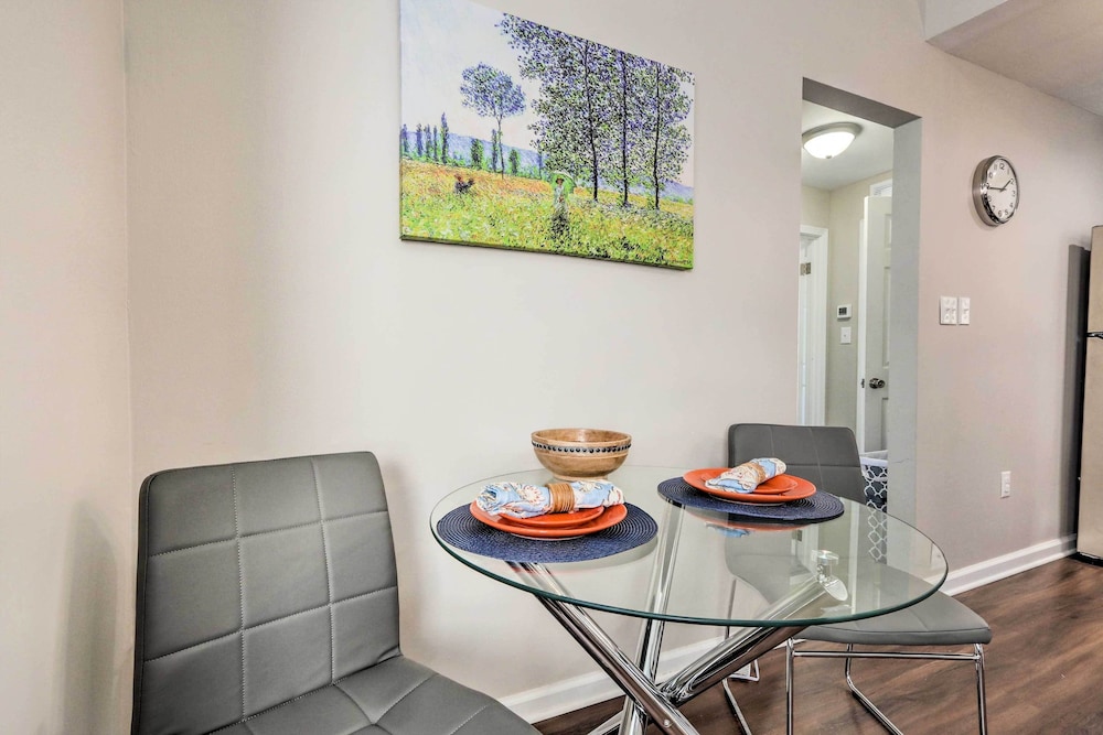 Central Front Royal Getaway on Main Street!