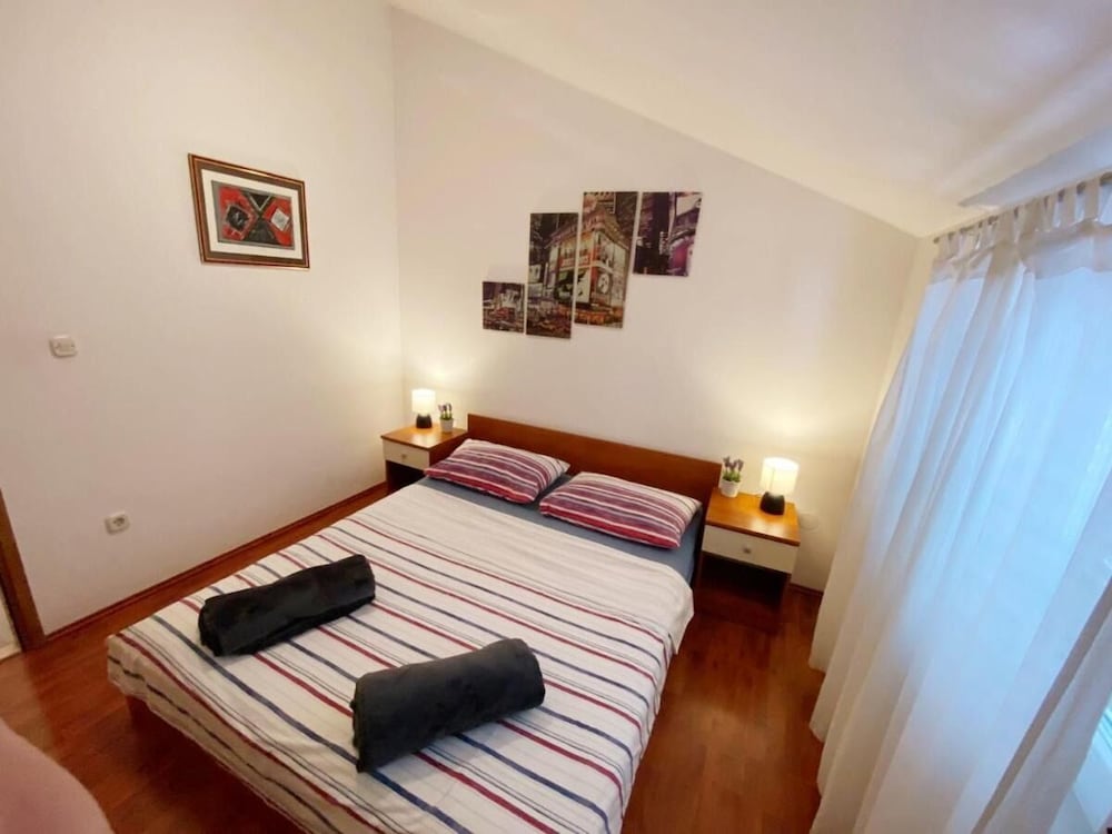 Mila - 2 Bedrooms and Free Parking - A4 view 5