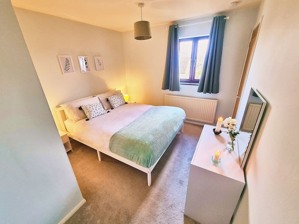 Bluebirds Cottage Light Airy 2BD Bourton view 4