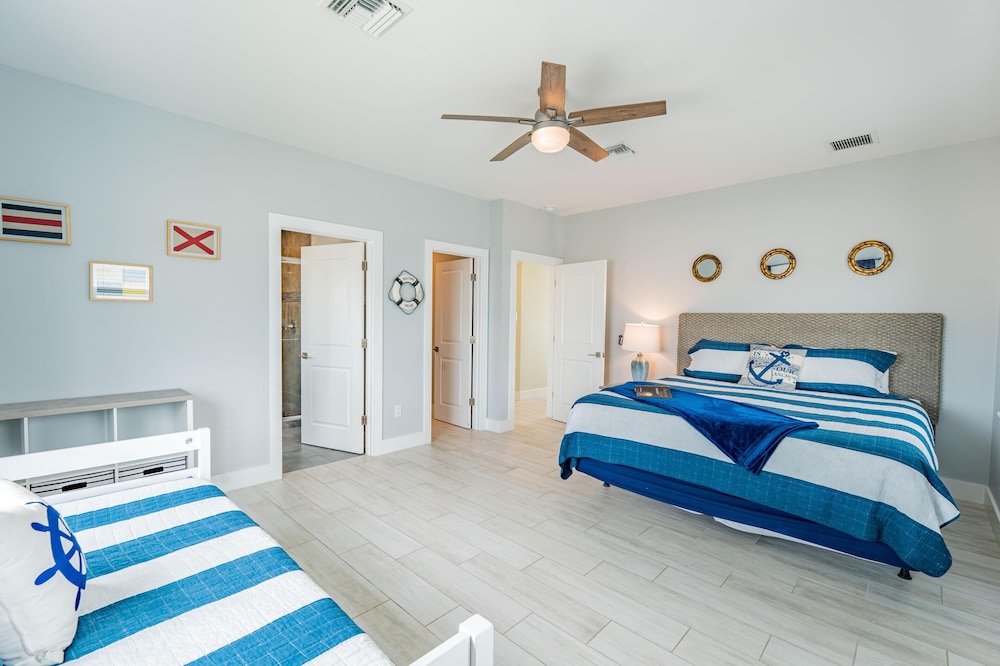 Captain's Quarters