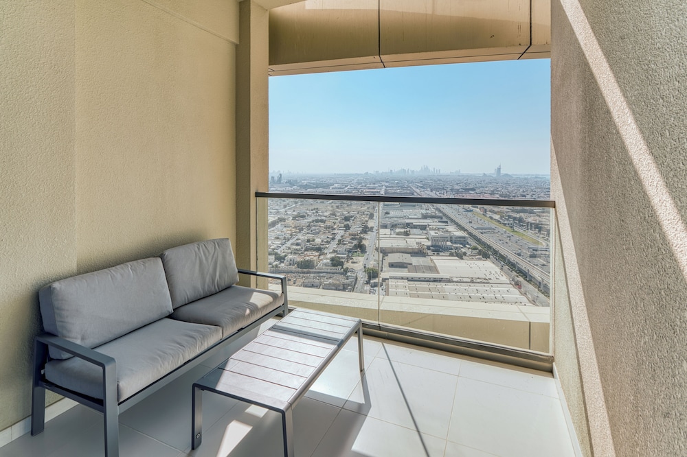 PVH - Contemporary 2BR - Aykon Tower C