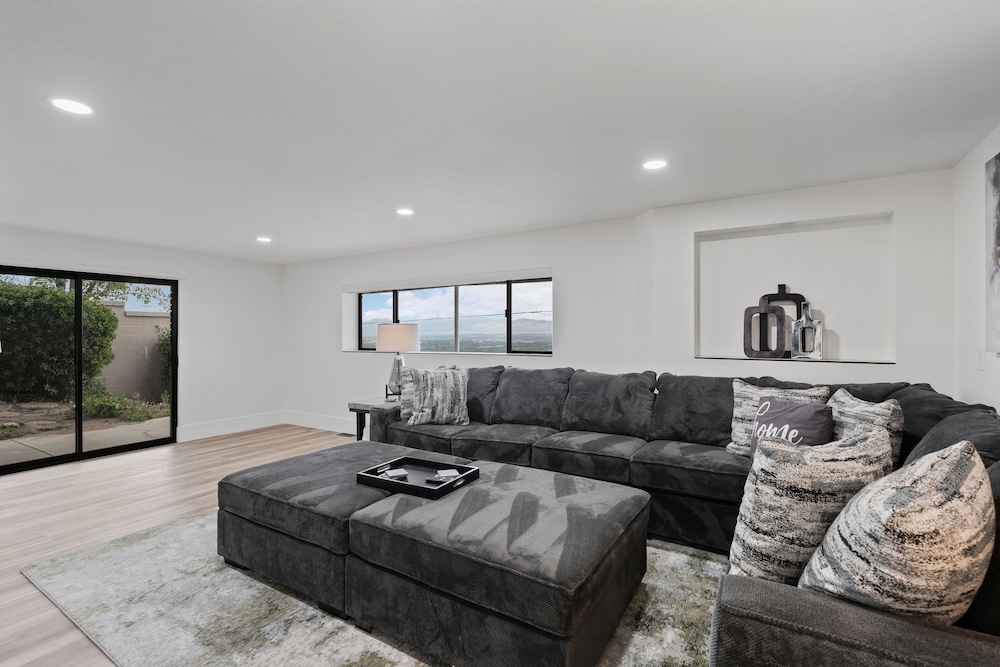 All-new Luxe Stay Views, Sauna & Hot Tub 7 Bedroom Villa
