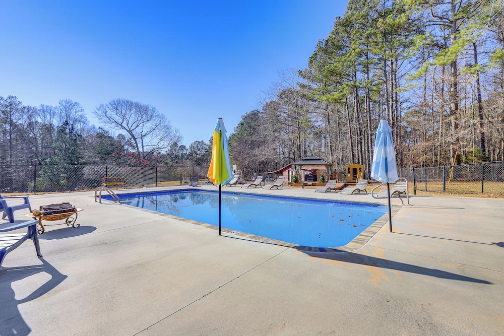 Private Hot Tub & Sauna: Georgia Nature Retreat!