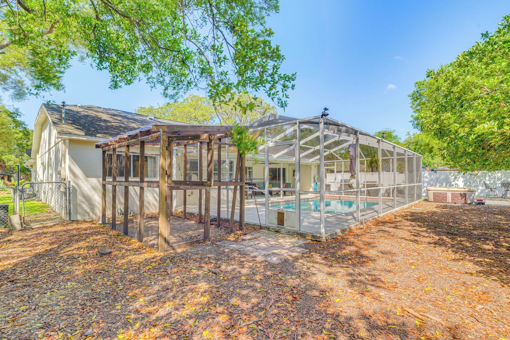 Private Pool & Lanai: Spring Hill Oasis