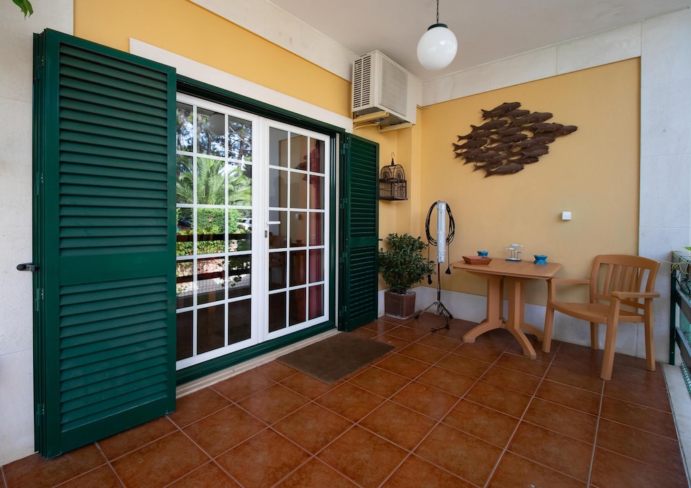 Aroeira Villa Sleeps 10 With Pool view 3