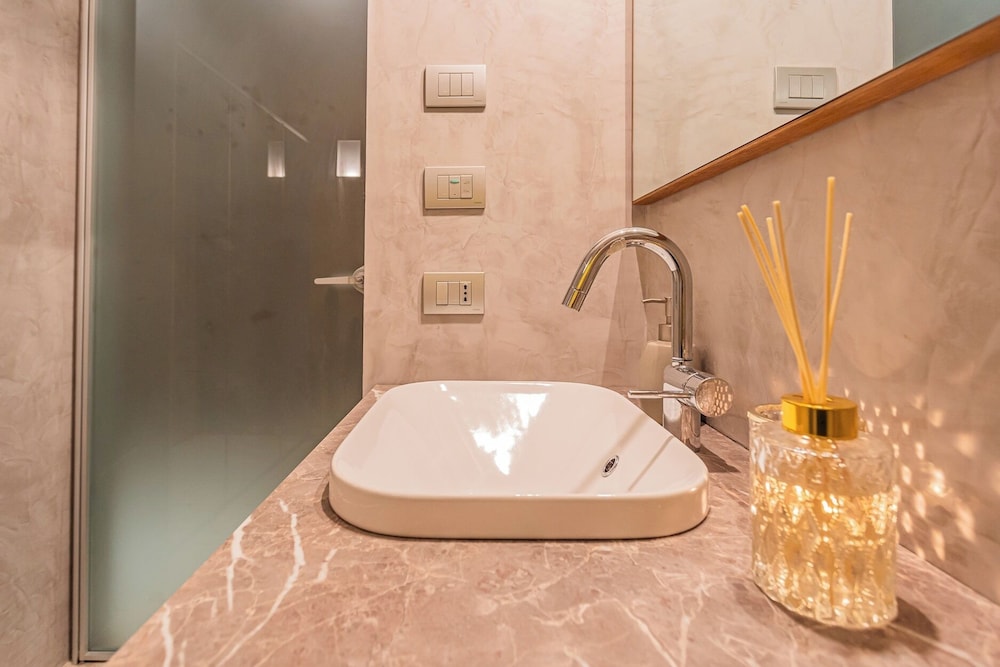 Rovelli 41 by Rent all Como