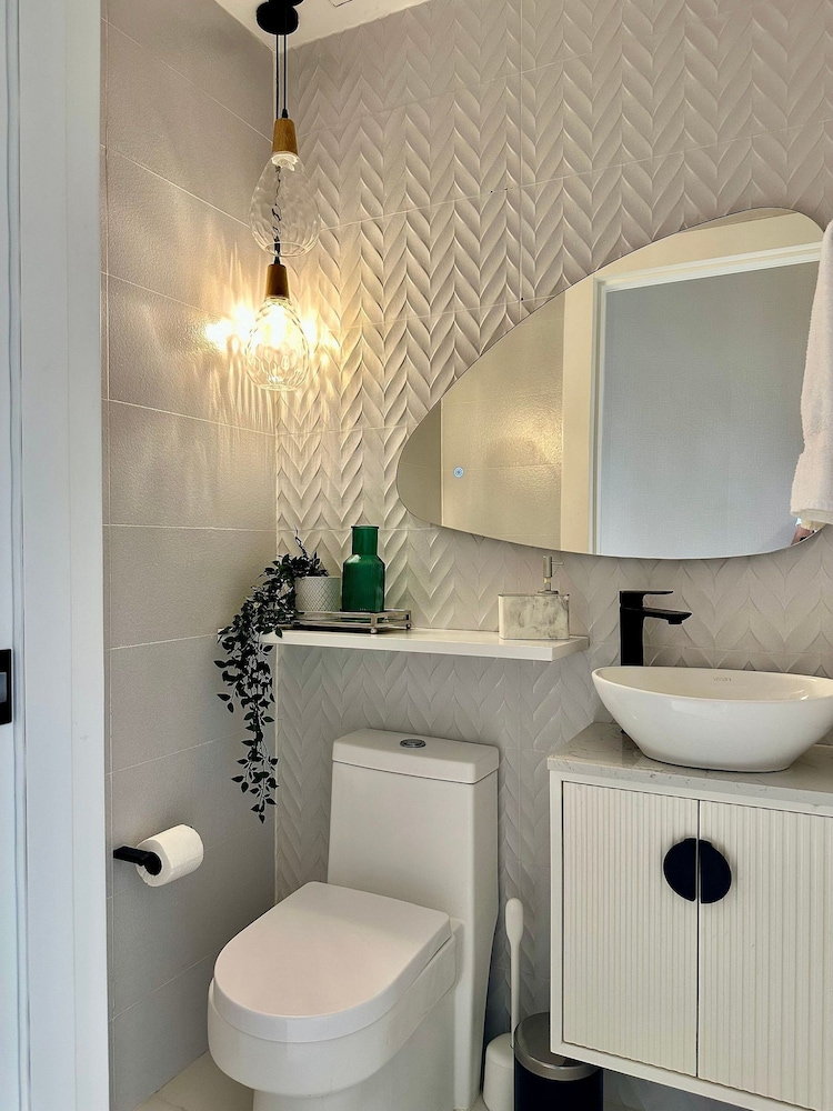 Shalom Residences By YellowKey