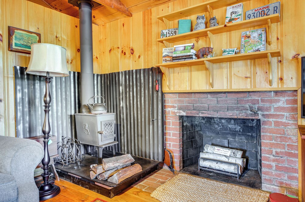'camp Crescendo' Rustic Waterboro Cabin By Lake
