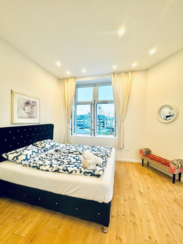 Spacious 3BR Near Kaufpark Alterlaa