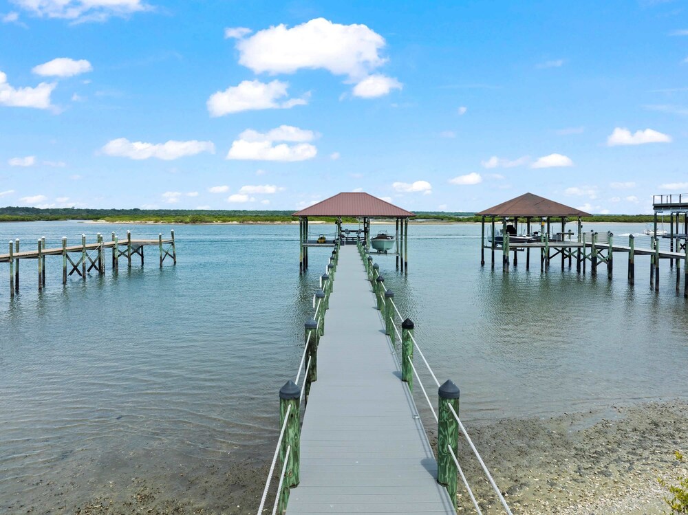 Sparkling Pool Balcony Sunsets Pool Table Dock