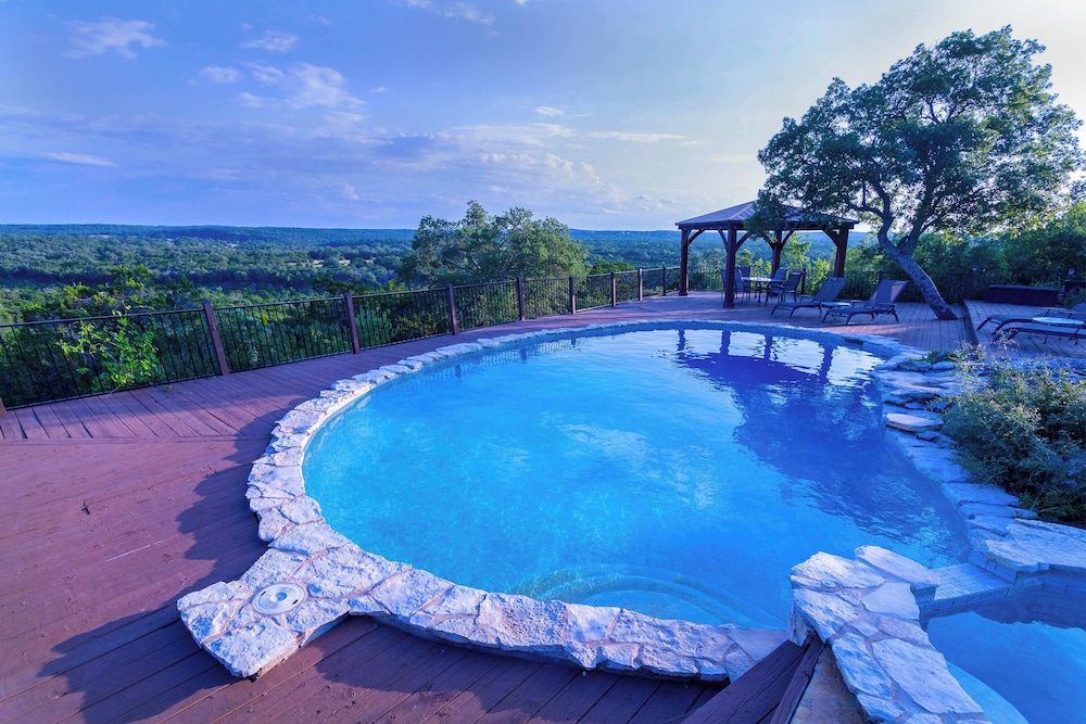 Valley View Retreat for 10