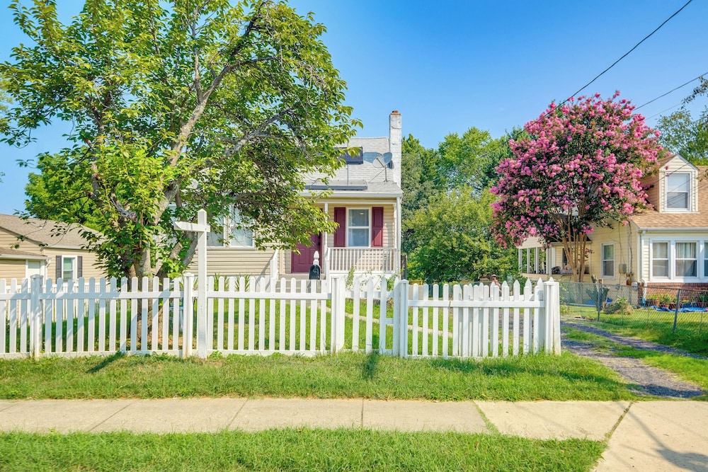 Rockville Home w/ Spacious Yard: 17 Mi to DC! view 4