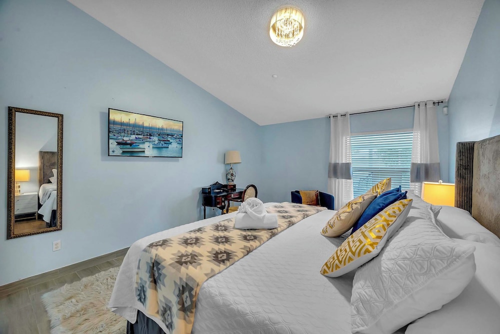 Outdoor Relaxation! Port St Lucie Family Home