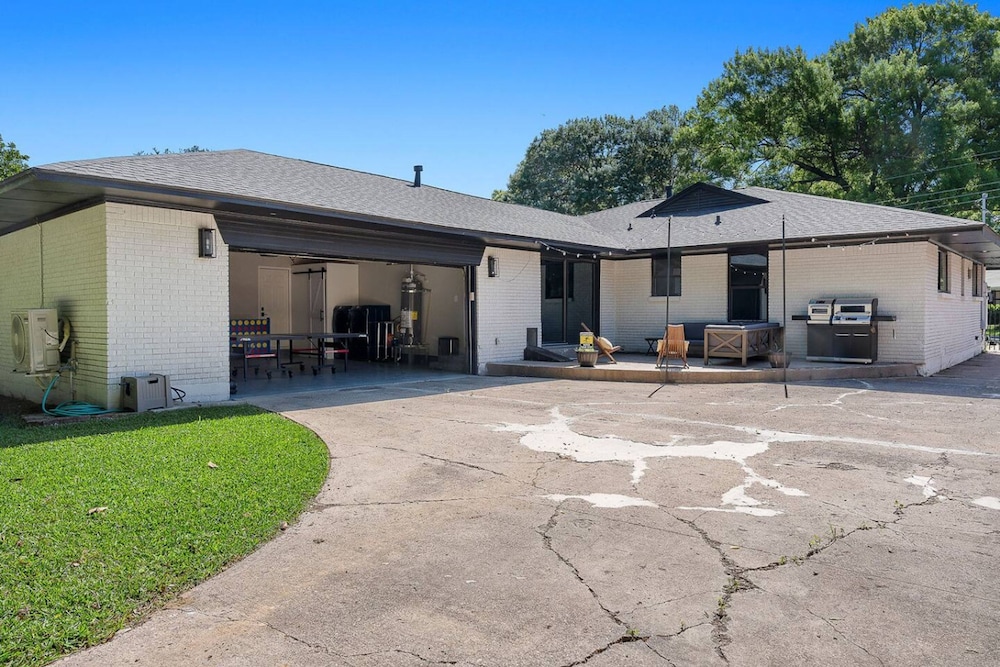 Play Stay Dallas Home w Gym Gameroom Wifi
