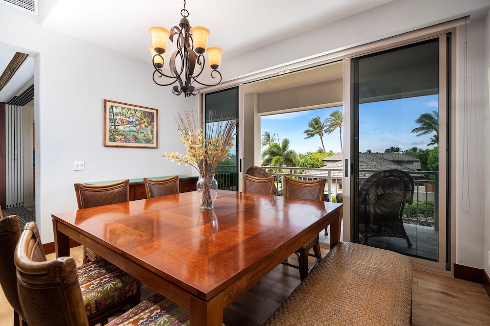 Close to Beaches & Restaurants - Spacious Townhome - Concierge Incl- Vrkcv