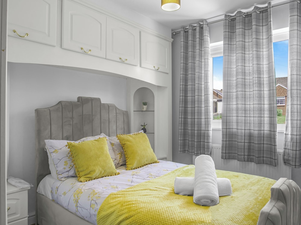 Cozy Riverside Retreat in Snodland