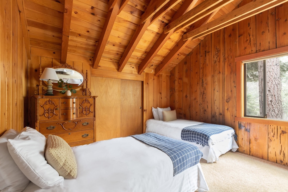 Sunnyside by Avantstay Charming Lake Tahoe Chalet on Tahoes West Shore view 4