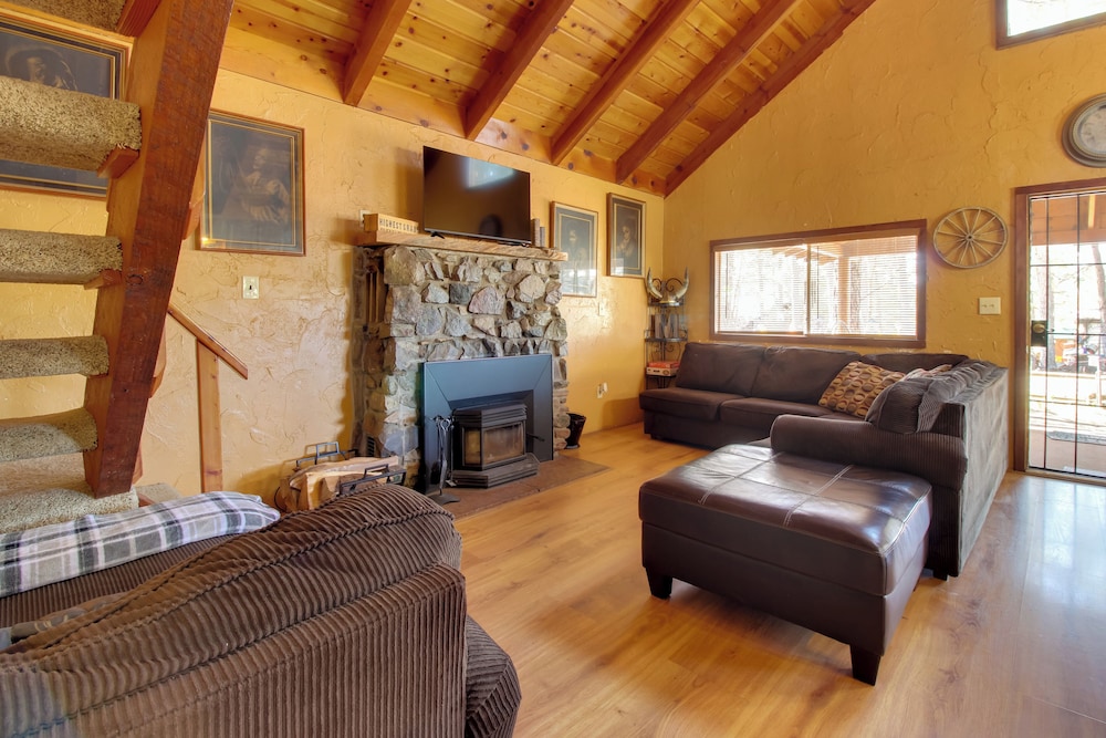 Ski, Hike & Relax: Forest-view Haven in Lakeside!