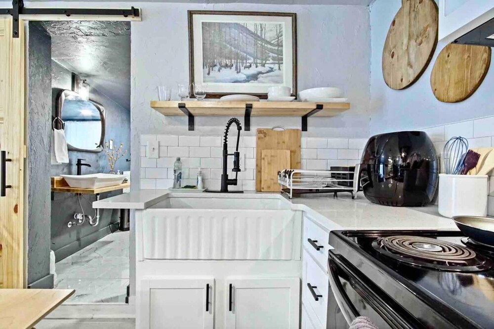 Oklahoma City Vacations - 3-story 6-bedroom 4 Bathrooms 3min-asian Dist - Property Image 14