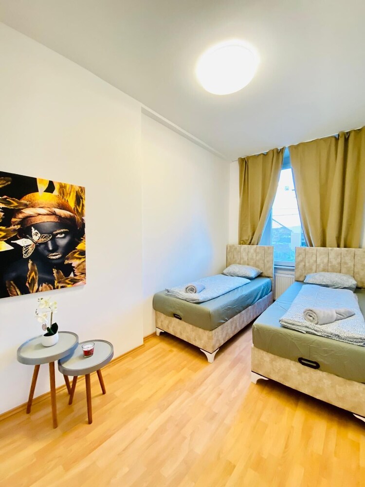 Rooms in Cozy 4BR Shared Apt Central