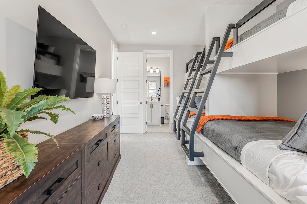 Slickrock Shore 8 Bedroom Townhouse
