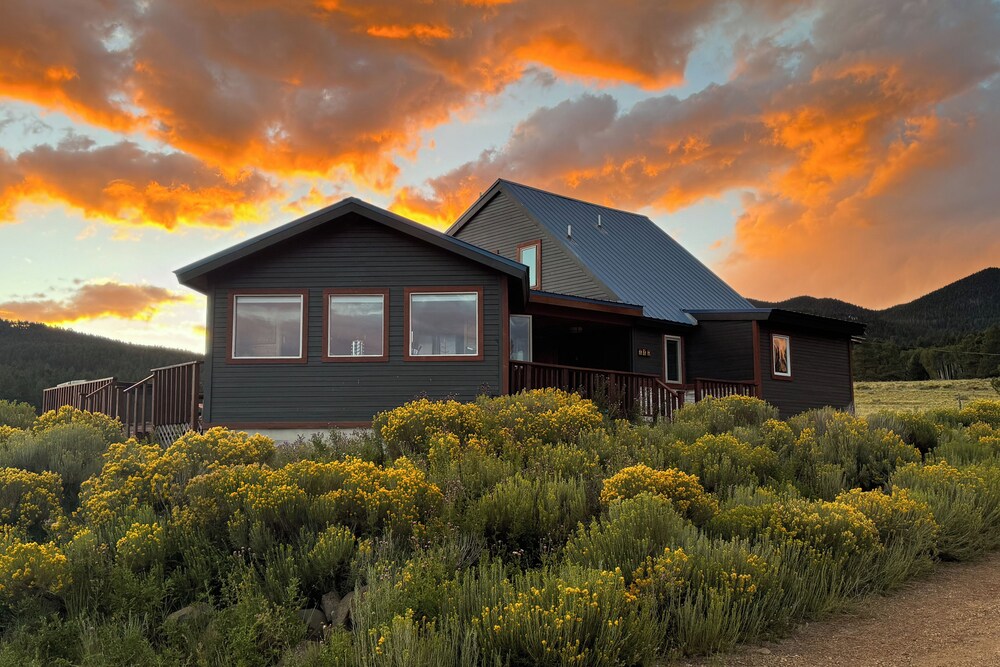 Angel Fire Mtn View Cabin w/ Hot Tub: 2 Mi to Ski