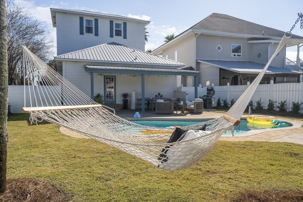 Destin Oasis Coastal Hideaway With Backyard Fun 4 Bedroom Home