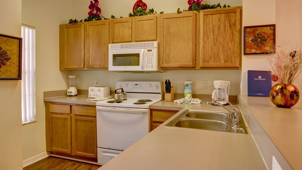 Norwich Townhome at Emerald Island - Image 2