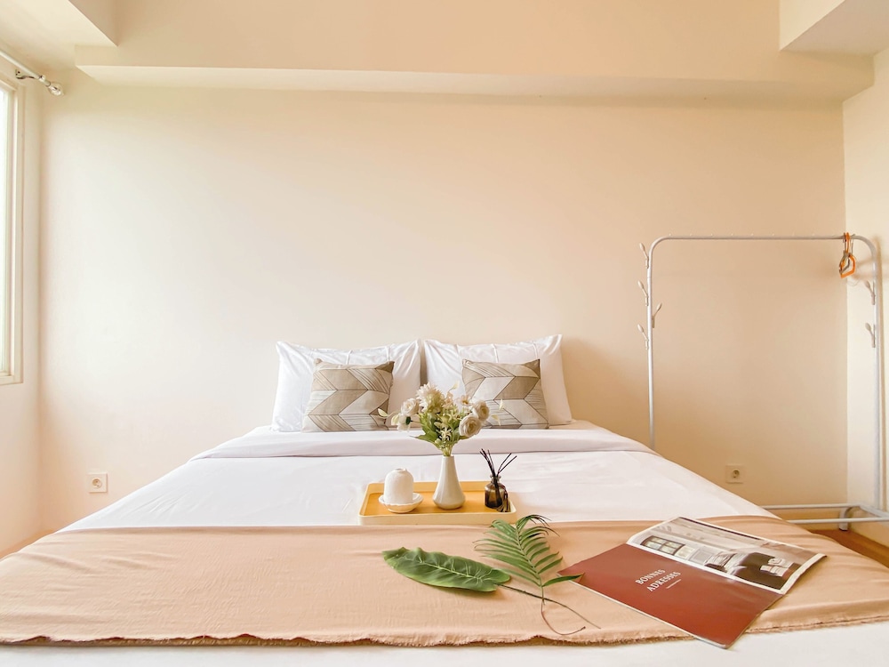 Cozy and Tranquil Studio at Podomoro Golf View Apartment