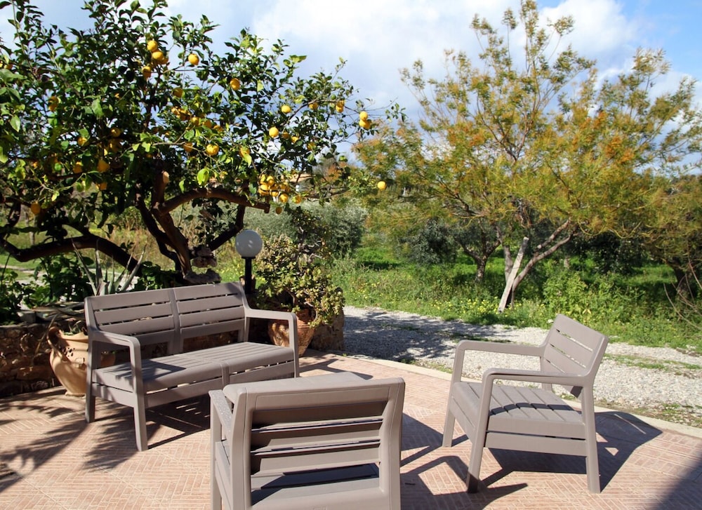 Tenuta Piana 1: Direct Access to the sea