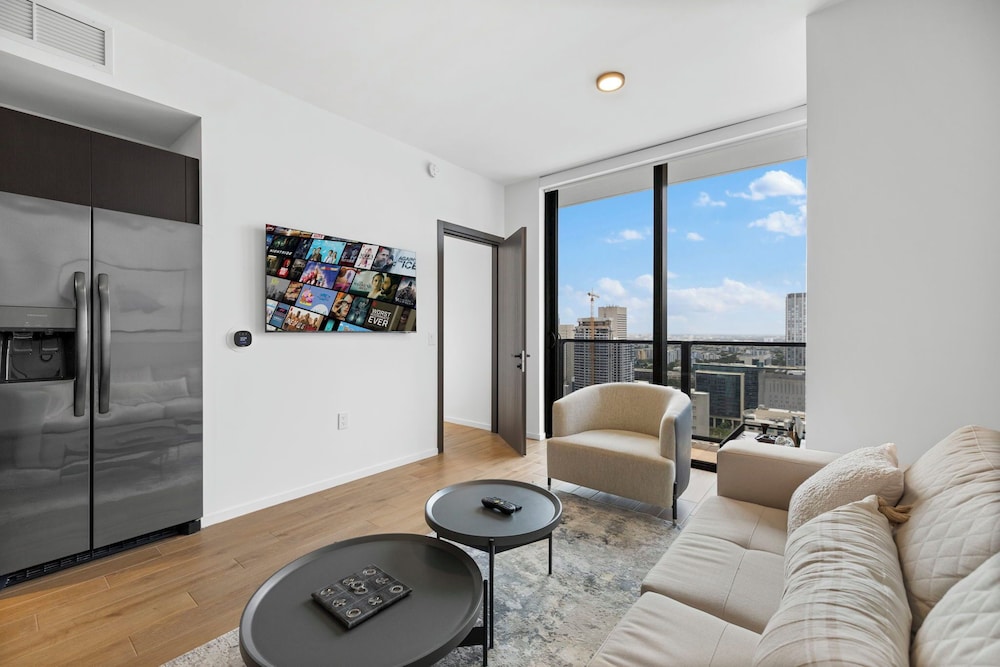 Luxury Spacious Condo at Downtown Miami