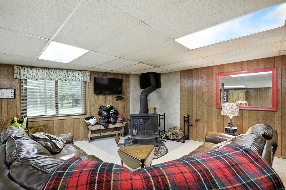 The Treehouse Lakes & Trails Cabin 3 Bedroom Cabin