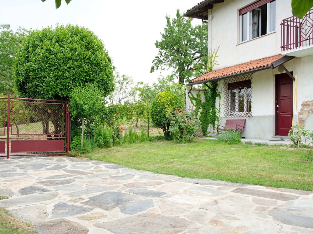 Charming Vacation House in Countryside view 3