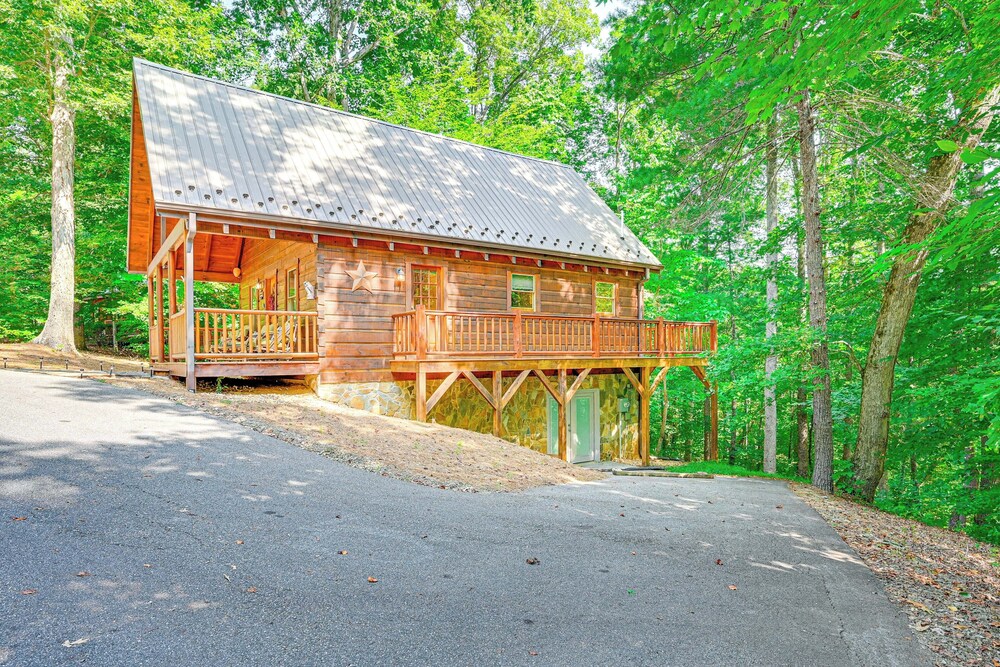 Serene Cabin < 1 Mi to Fairy Stone State Park! view 5