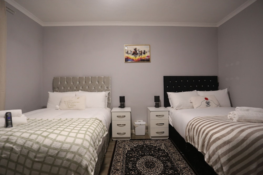 Heathrow roomzzzz B&B