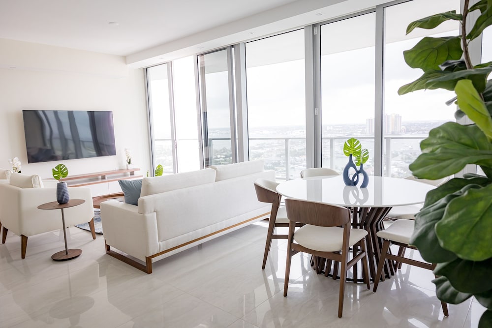 Private Condos at Amrit Ocean Resort