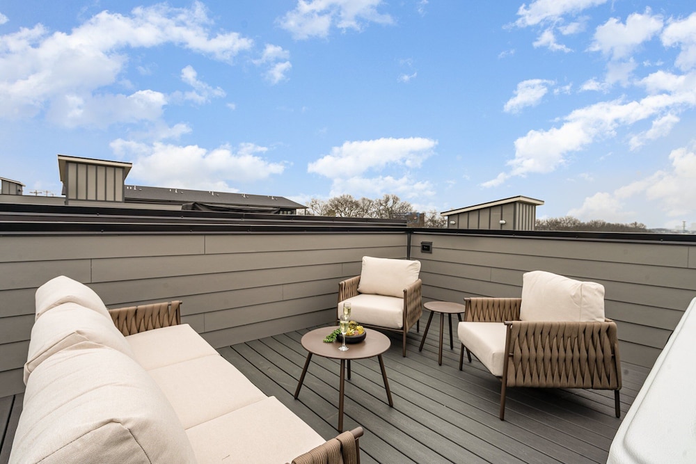 Ballad Blues - Rooftop Patio - Mins to Broadway