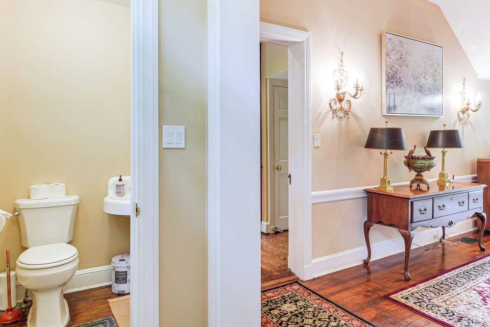 16 Mi to Baltimore: Spacious Home in Owings Mills!