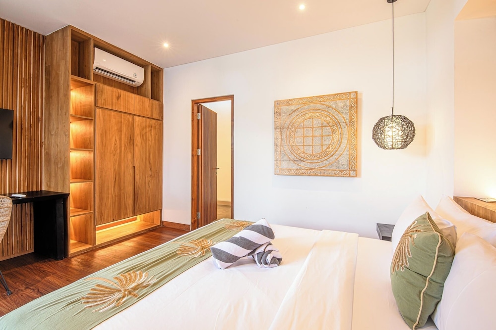 Opulent 6BR Villa, 400m From Canggus Golden Shore