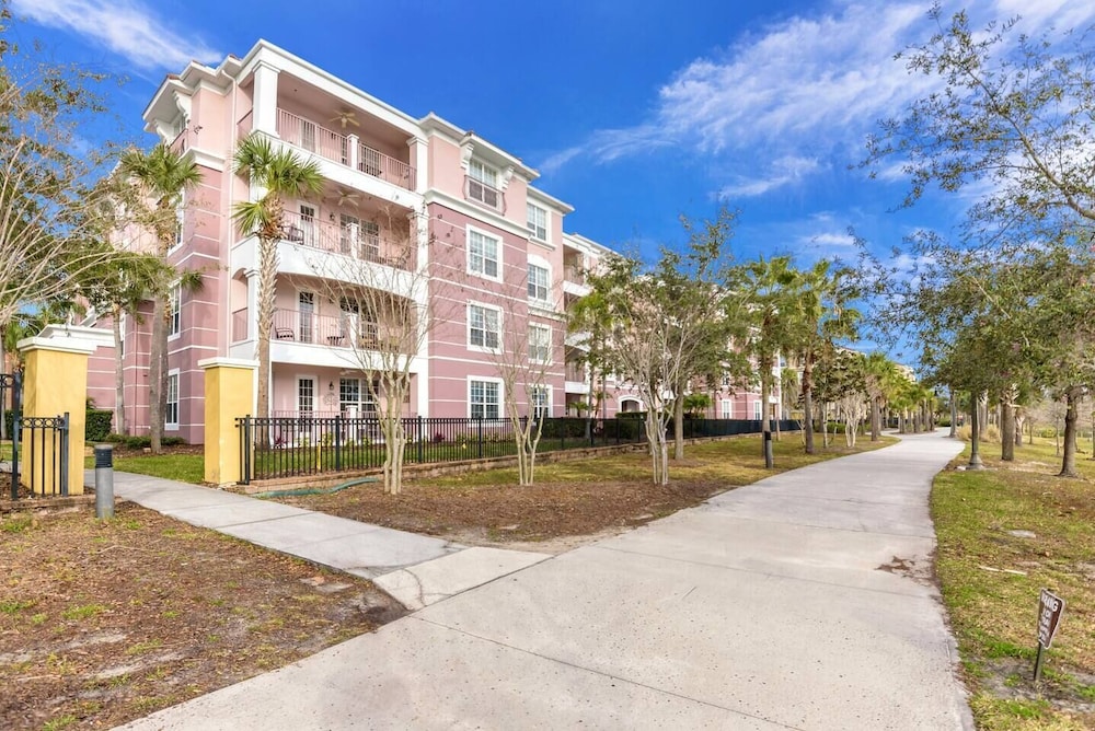 Stylish and Contemporary Vista Cay Hideaway - Lake View 3bd/2ba #3vc4126