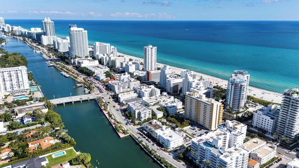 Retro Miami Getaway With Free Parking 1 Minute From Beach