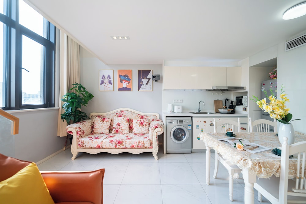 Shanghai Hills & Wanye Prime Stay