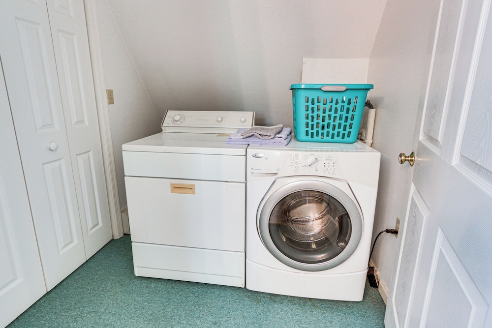 Walk to Town: Charming Unit w/ Balcony in Bedford!