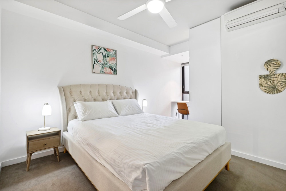 Cosy 2-bed With Pool, Bbq Area and Secure Parking