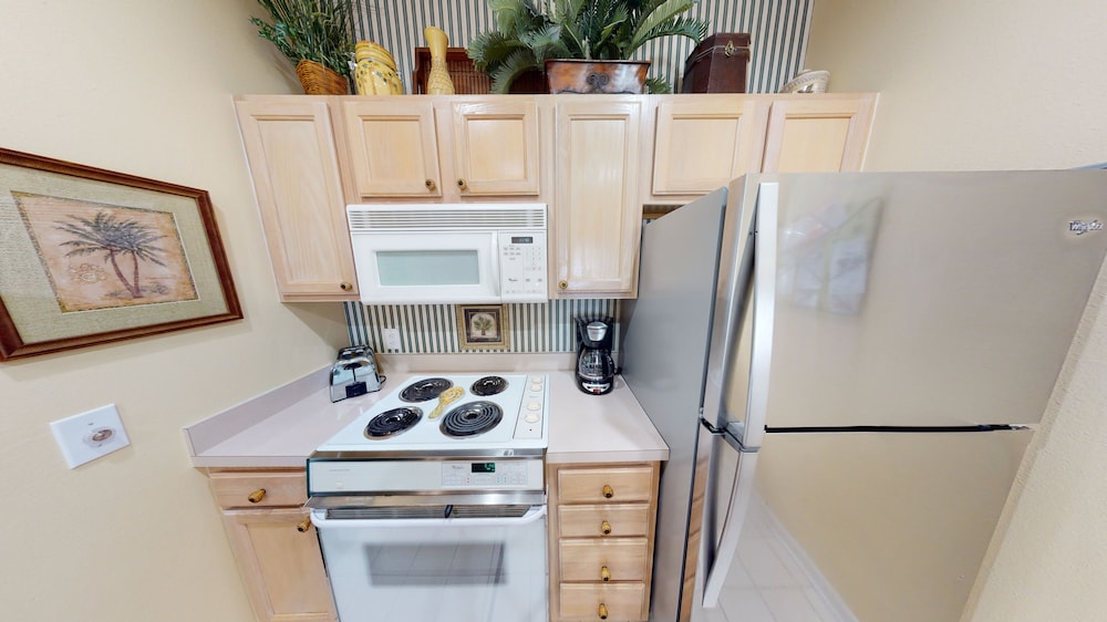 Royal Poste Unit 2605 2 Bedroom Condo by RedAwning view 4