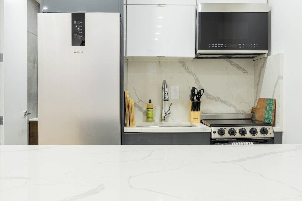 1597 New York Apt